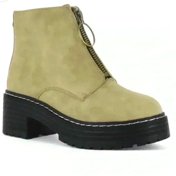 Seven7 Zoe Sand Boots, size 10 Women’s. - Picture 1 of 4